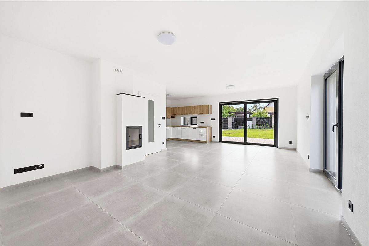 Pronájem rodinného domu 179 m², pozemek 463 m² – fotografie 2