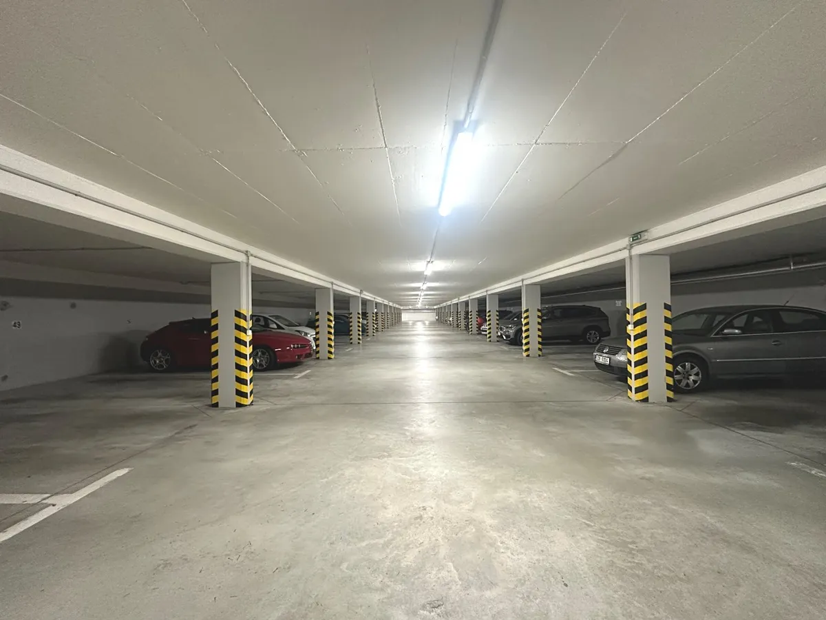 Pronájem garážového stání 20 m²