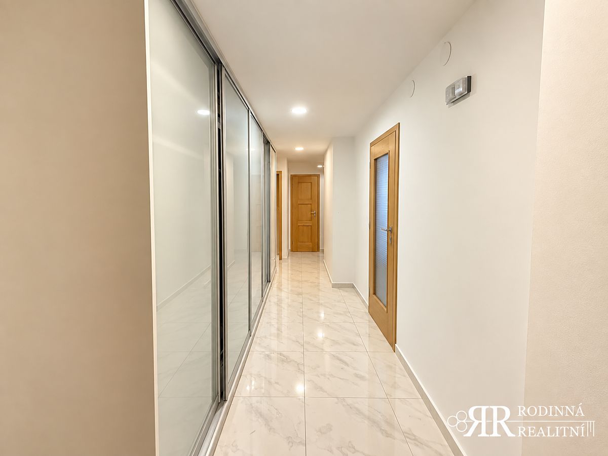 Pronájem bytu 2+kk 65 m² – fotografie 3
