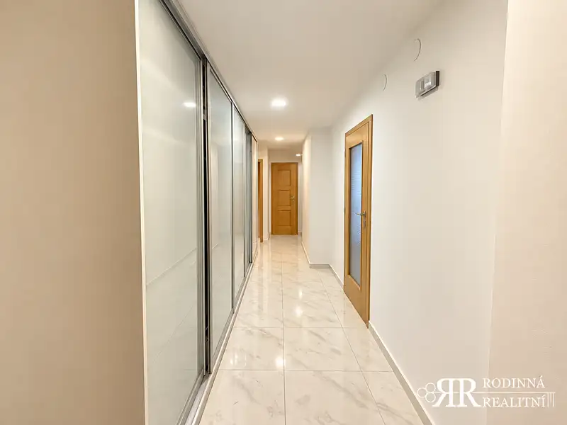 Pronájem bytu 2+kk 65 m², Praha – náhled fotky 3