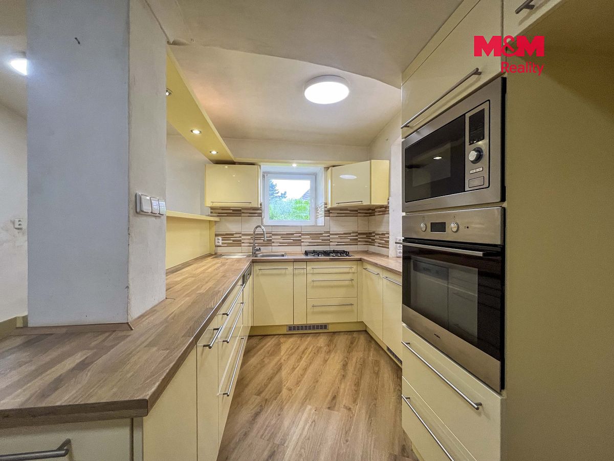 Prodej rodinného domu 226 m², pozemek 1039 m² – fotografie 3