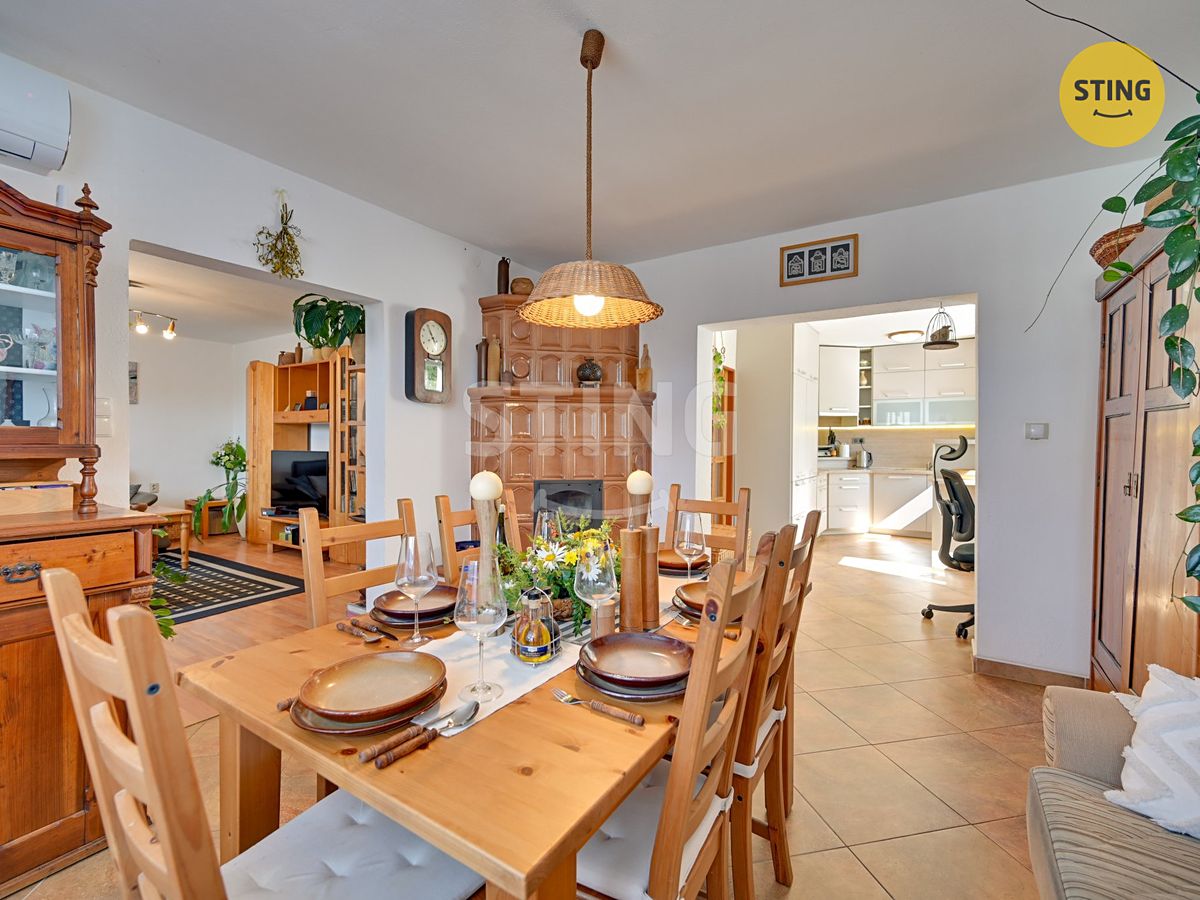 Prodej rodinného domu 250 m², pozemek 933 m² – fotografie 3