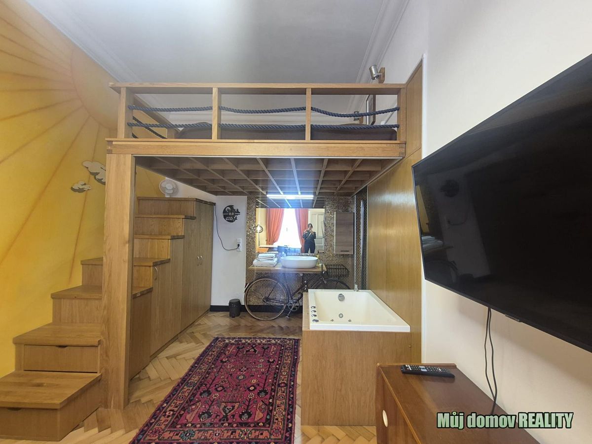 Pronájem bytu 1+kk 38 m² – fotografie 2