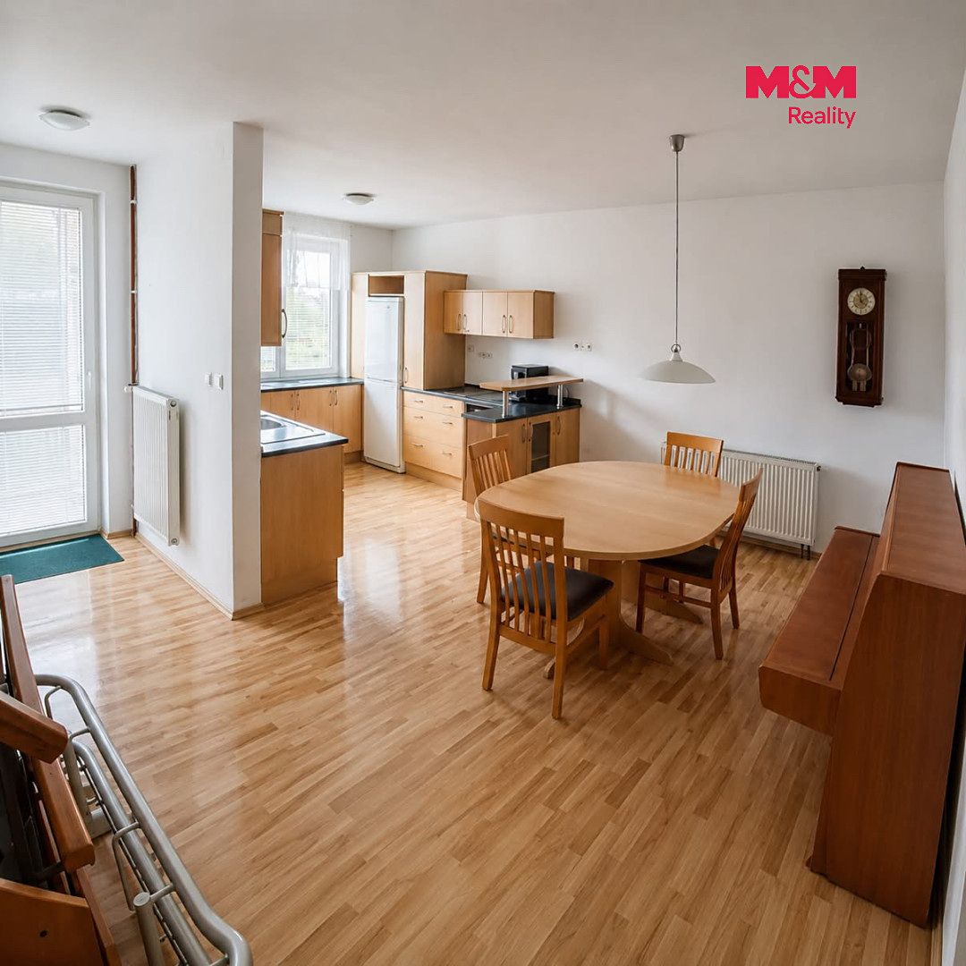 Pronájem rodinného domu 184 m², pozemek 66 m² – fotografie 2