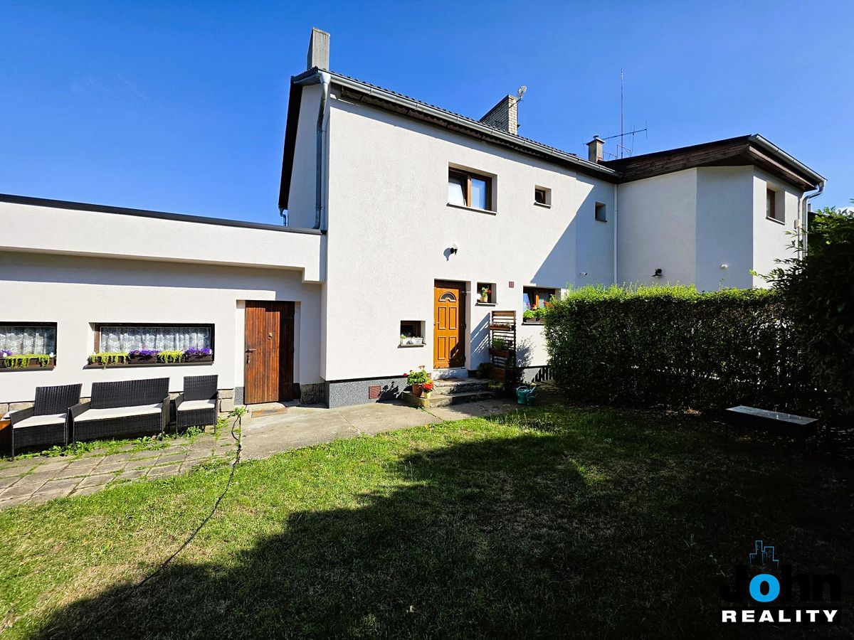 Prodej rodinného domu 200 m², pozemek 463 m² – fotografie 3