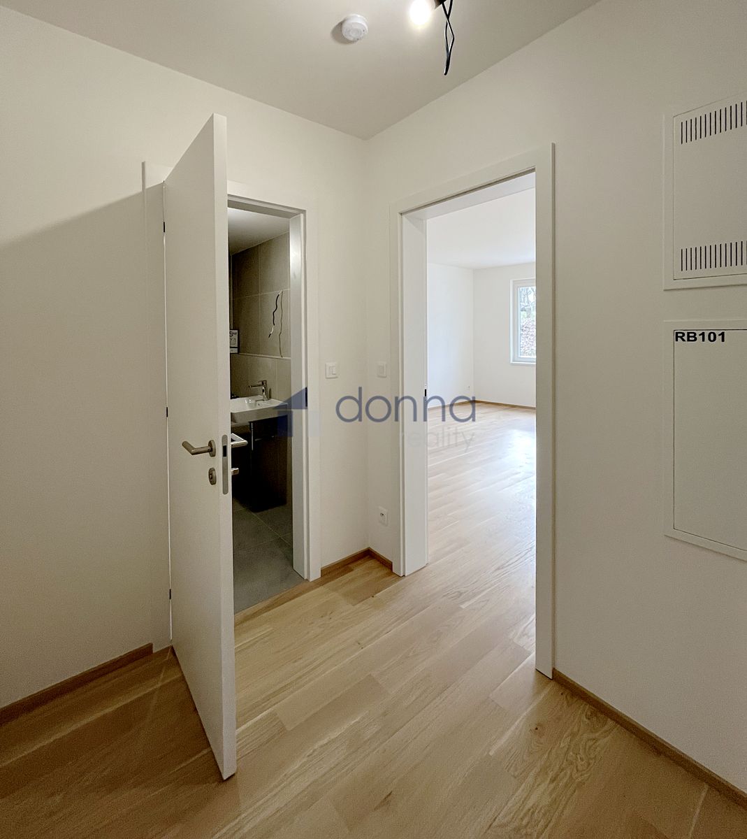 Pronájem bytu 1+kk 39 m² – fotografie 4