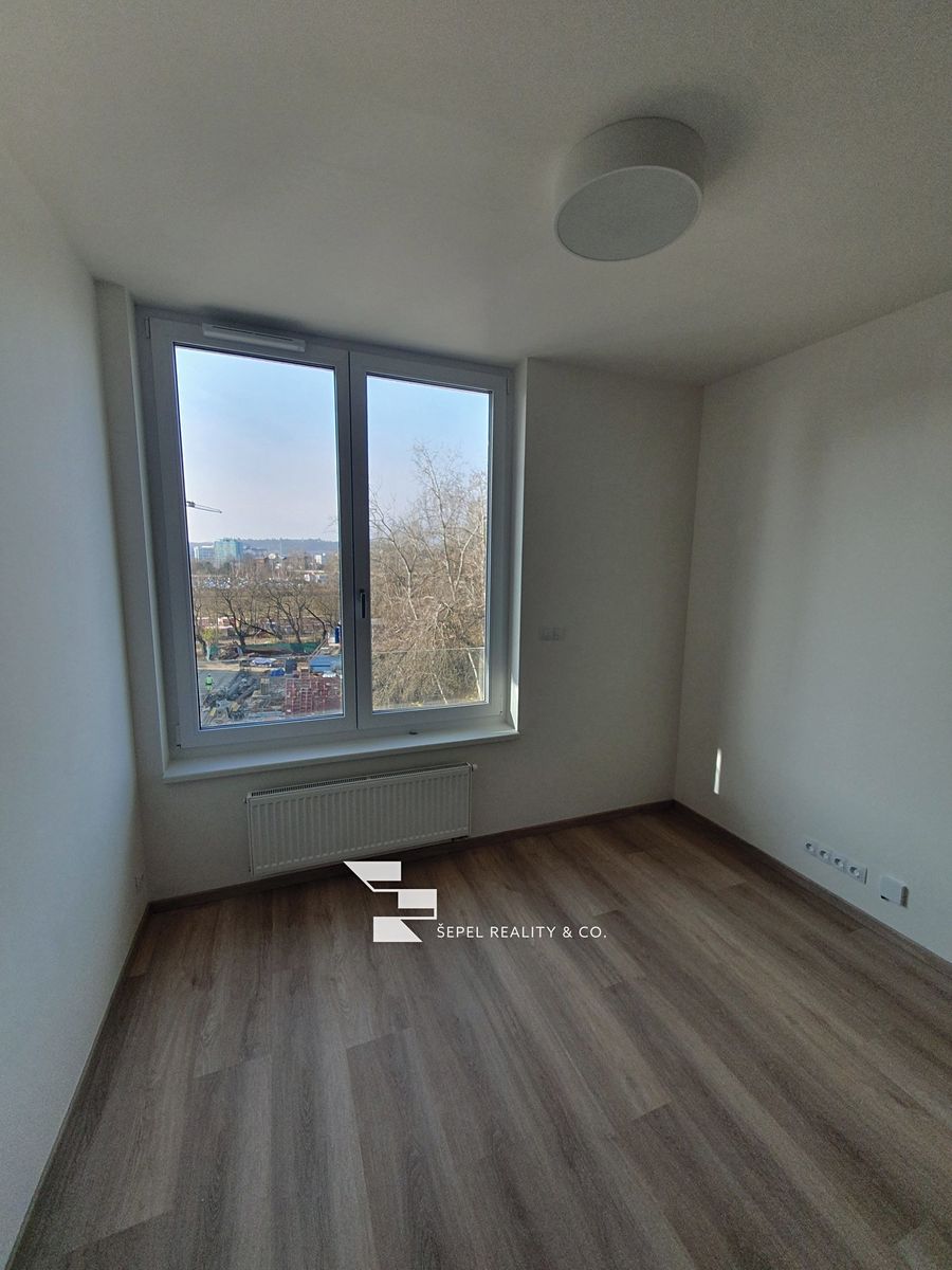Pronájem bytu 1+kk 24 m² – fotografie 2