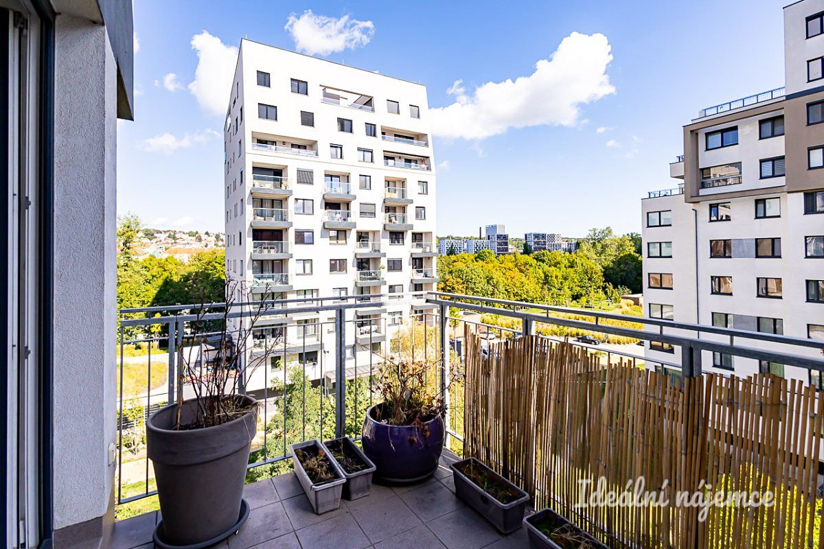 Pronájem bytu 1+kk 32 m² – fotografie 4