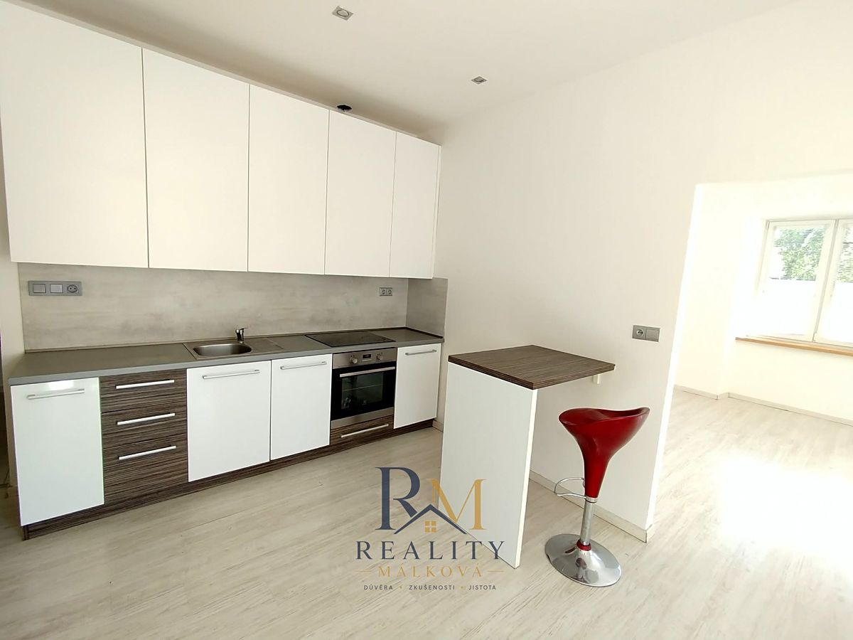Pronájem bytu 2+kk 55 m² – fotografie 2