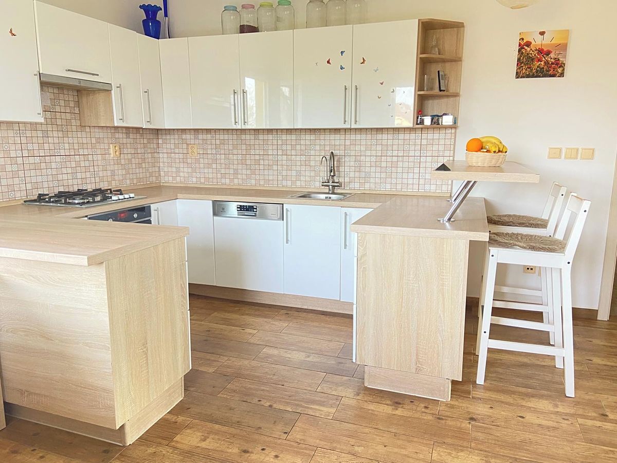 Prodej rodinného domu 161 m², pozemek 1158 m² – fotografie 3