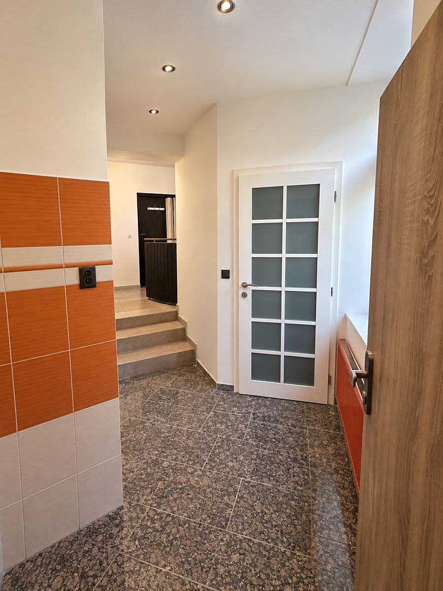 Pronájem komerční nemovitosti 76 m² – fotografie 4