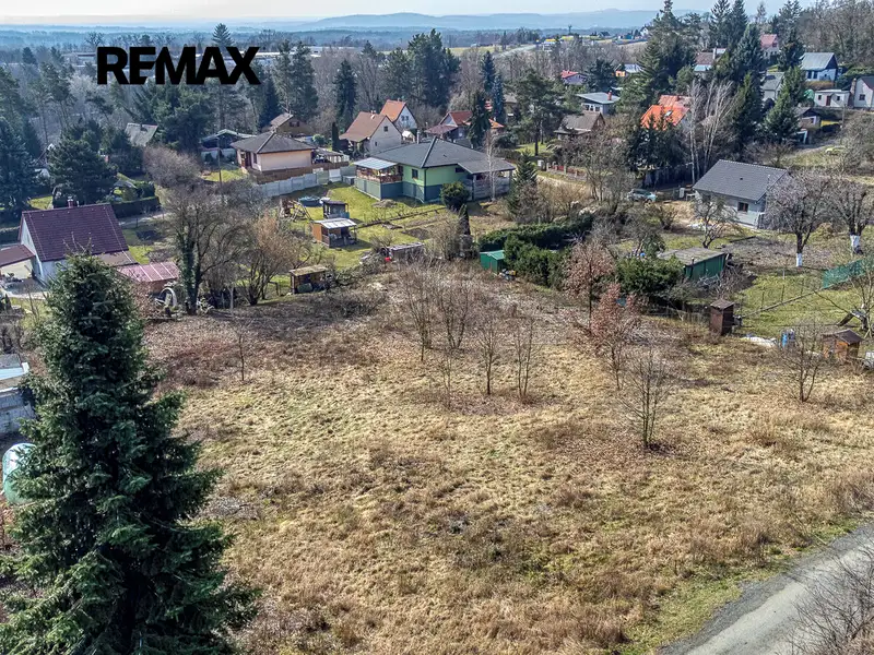 Prodej stavebního pozemku 2747 m², Týnec nad Labem – náhled fotky 1