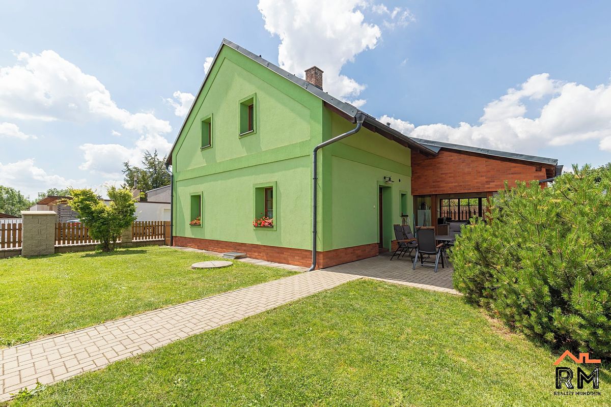 Prodej rodinného domu 153 m², pozemek 857 m² – fotografie 2