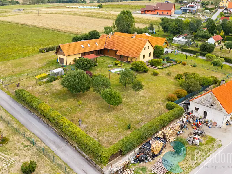 Prodej chalupy 275 m², pozemek 2800 m², Malonty – náhled fotky 3