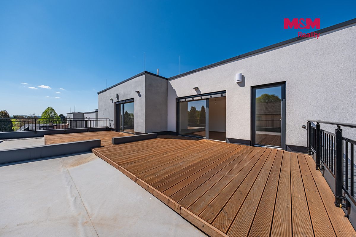 Prodej rodinného domu 219 m², pozemek 940 m² – fotografie 5