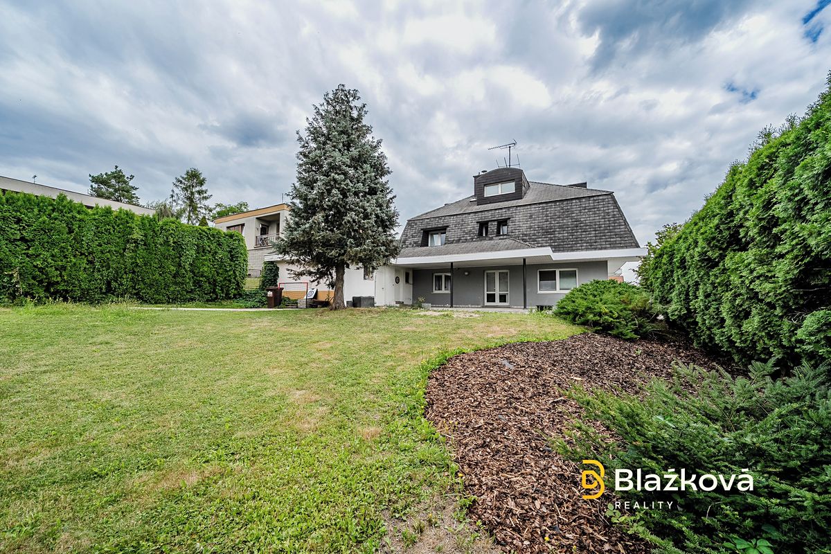 Prodej vícegeneračního domu 275 m², pozemek 799 m² – fotografie 3
