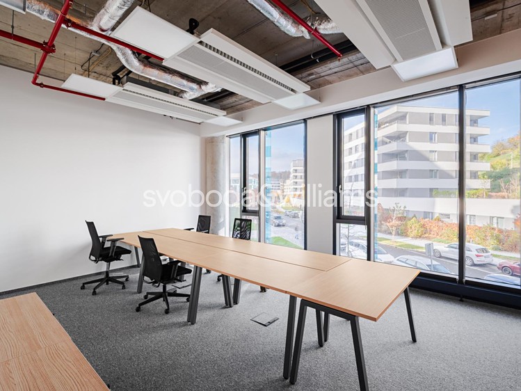 Pronájem komerčního prostoru, 1 298 m² (7 z 17)