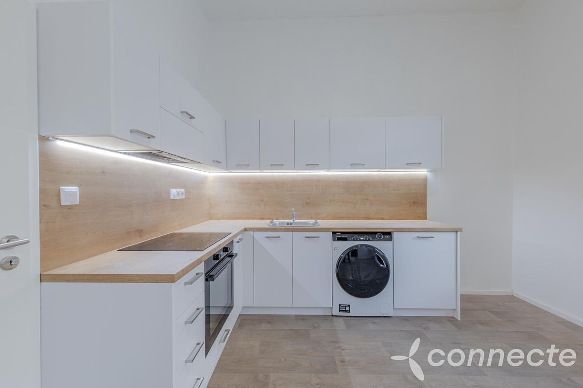 Pronájem bytu 2+kk 39 m² – fotografie 3
