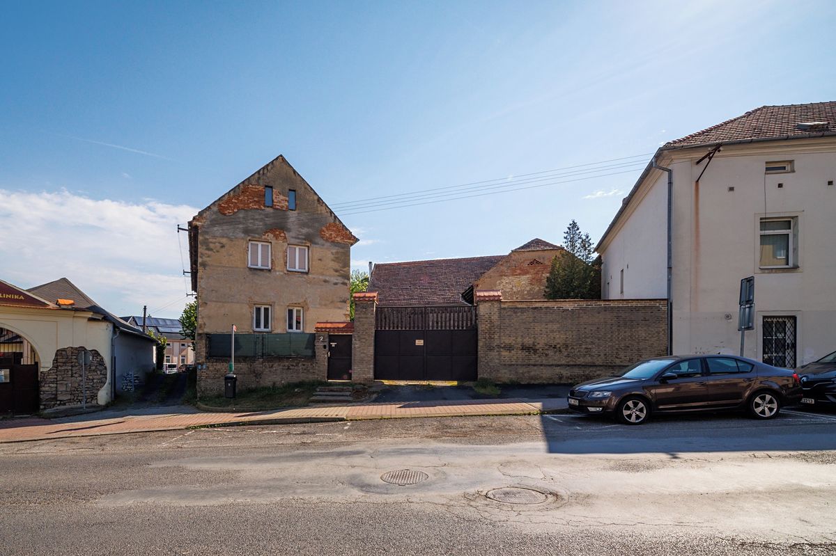 Prodej rodinného domu 245 m², pozemek 634 m² – fotografie 2