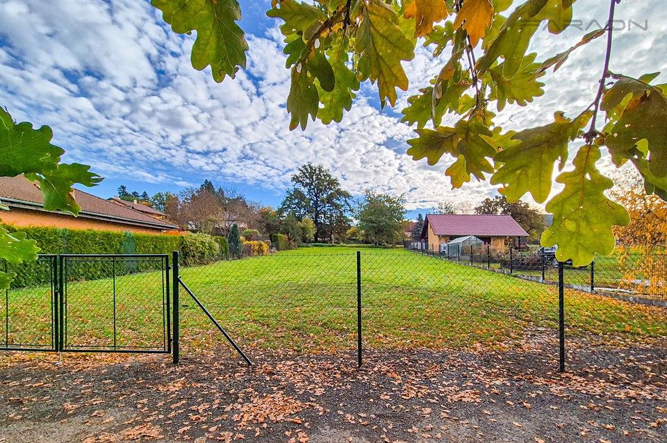 Prodej stavebního pozemku 926 m² – fotografie 2