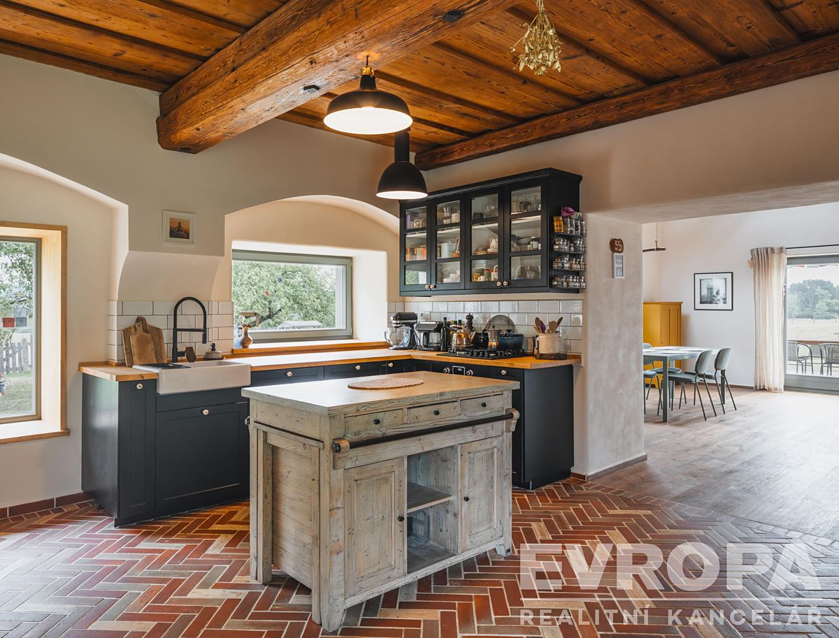 Prodej rodinného domu 180 m², pozemek 5028 m² – fotografie 2
