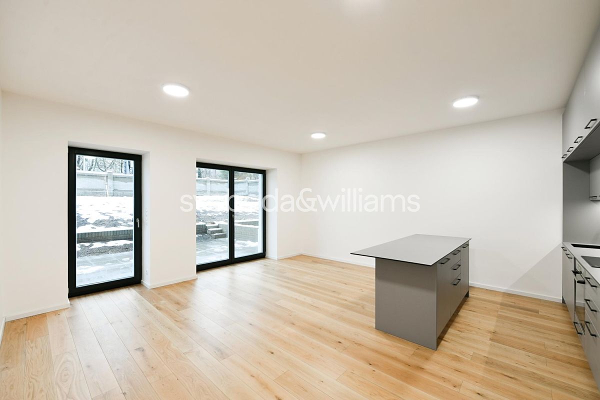 Pronájem bytu 4+kk 113 m² – fotografie 3