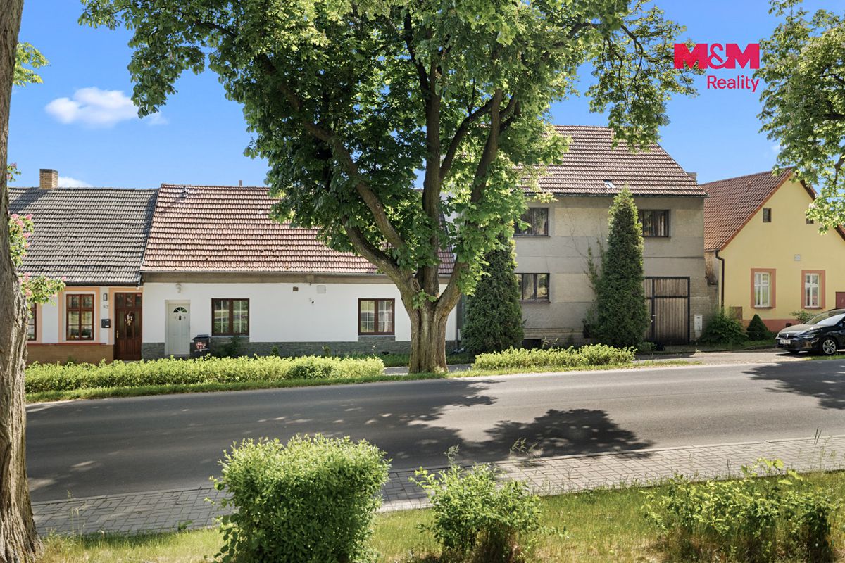 Prodej rodinného domu 363 m², pozemek 1017 m² – fotografie 2