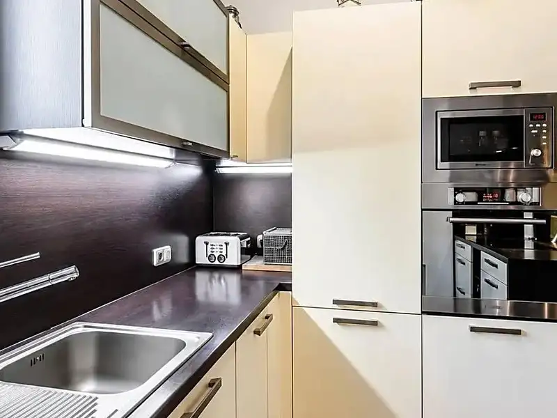 Pronájem vily 1300 m², pozemek 1022 m², Praha – náhled fotky 2