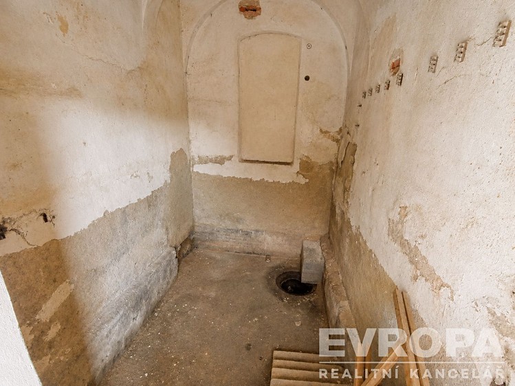 Prodej komerčního prostoru, 631 m² (21 z 23)