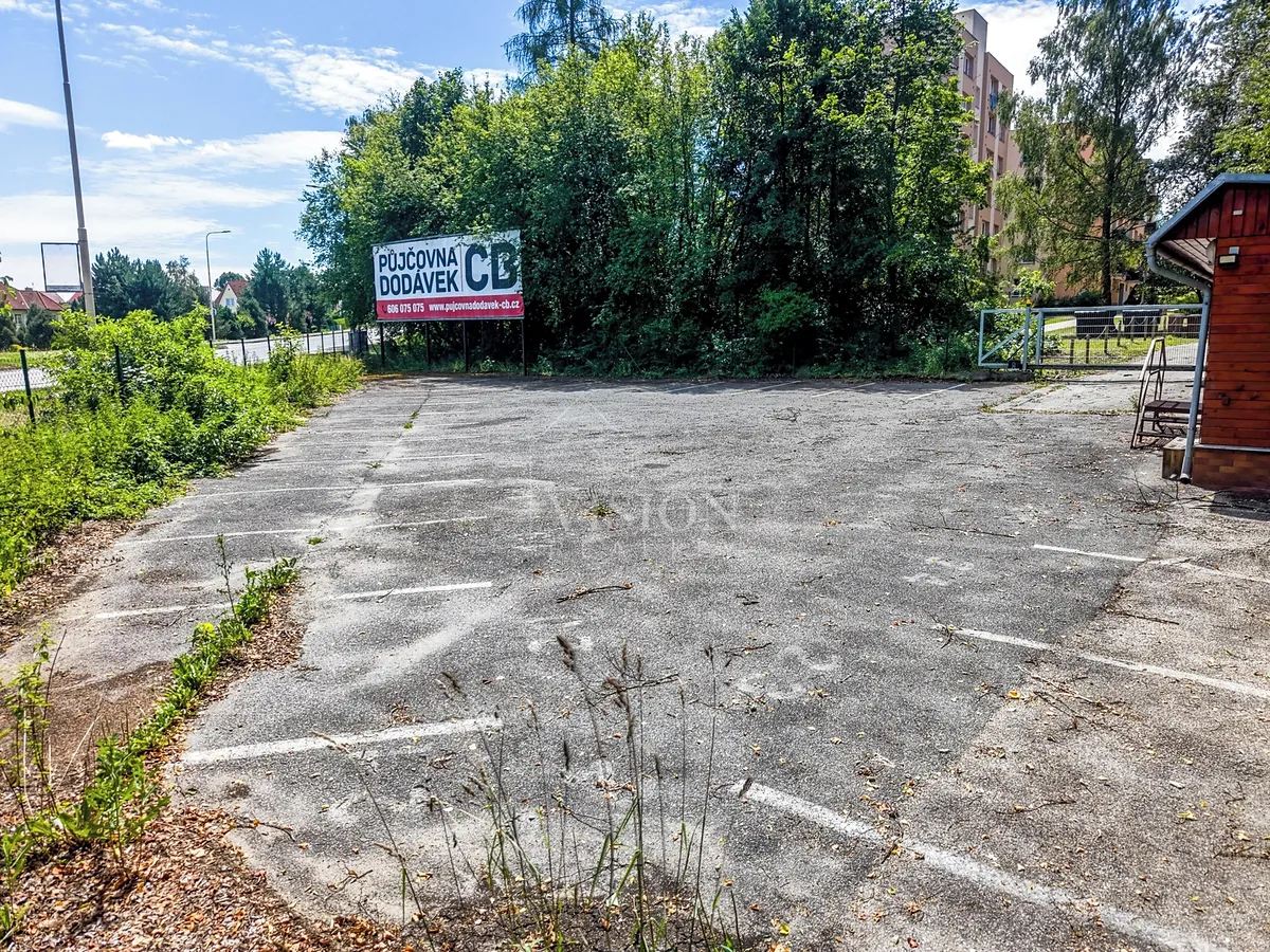 Pronájem pozemku 711 m²