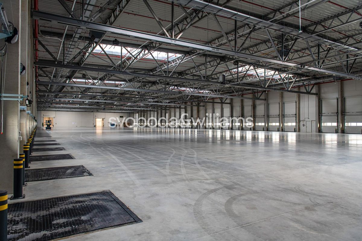 Pronájem skladového prostoru 8794 m² – fotografie 2
