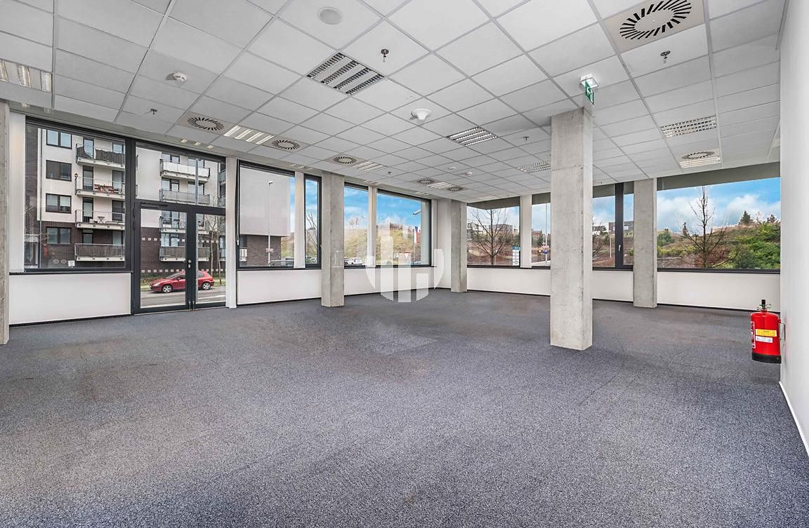 Pronájem kanceláře 2427 m² – fotografie 2