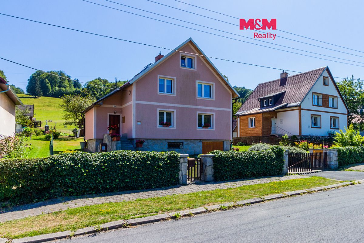 Prodej rodinného domu 233 m², pozemek 768 m²