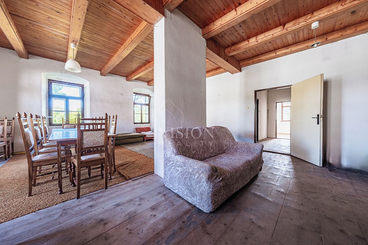 Prodej rodinného domu 408 m², pozemek 715 m² – fotografie 3