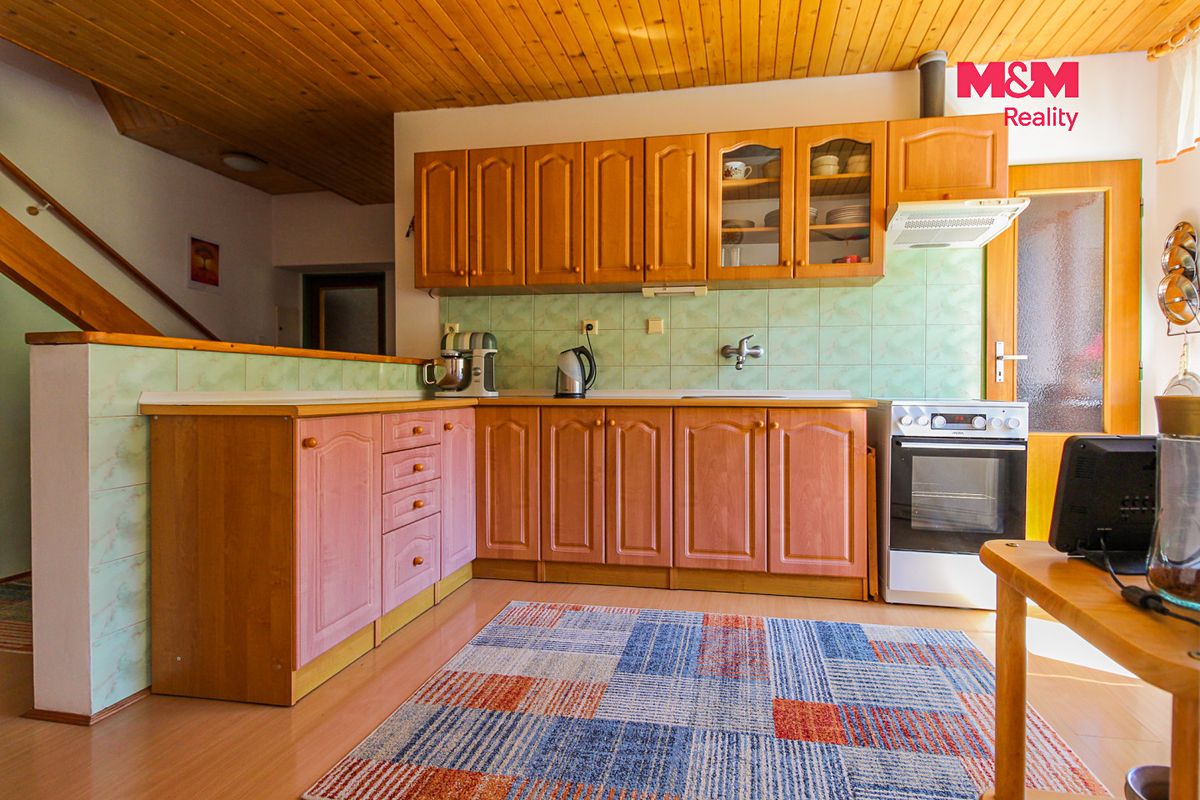 Prodej rodinného domu 233 m², pozemek 768 m² – fotografie 5