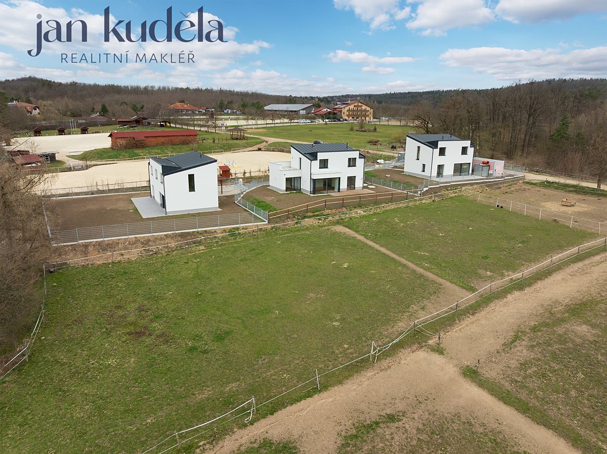 Prodej rodinného domu 117 m², pozemek 765 m² – fotografie 2