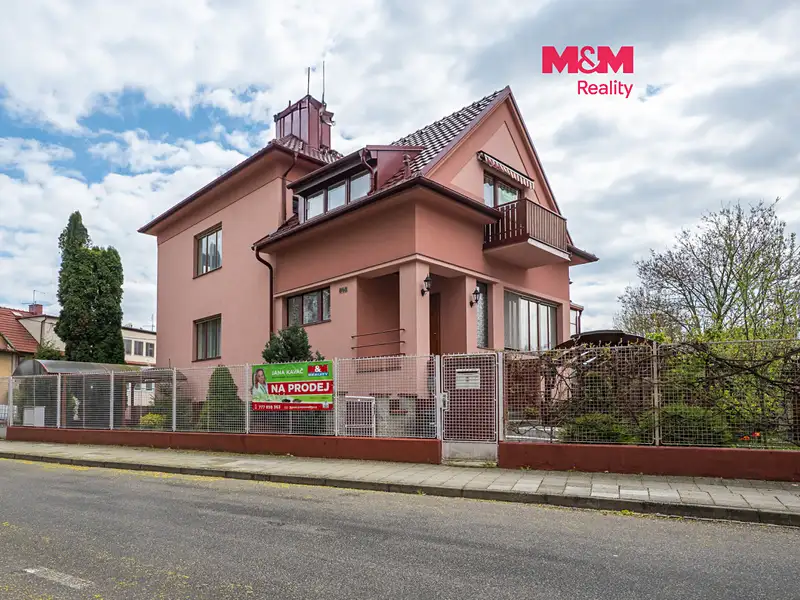 Prodej rodinného domu 300 m², pozemek 717 m², Uherské Hradiště – náhled fotky 1