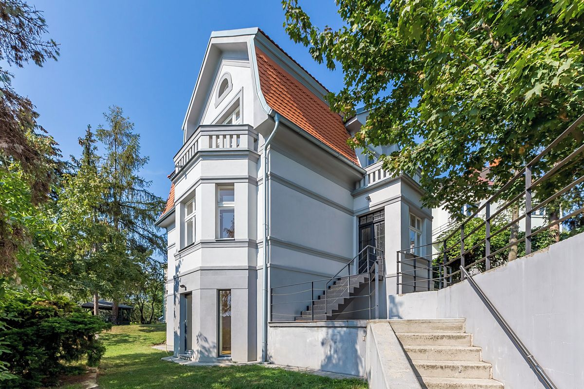 Prodej rodinného domu 185 m², pozemek 790 m²