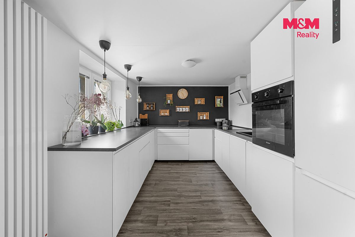 Prodej rodinného domu 154 m², pozemek 893 m² – fotografie 3