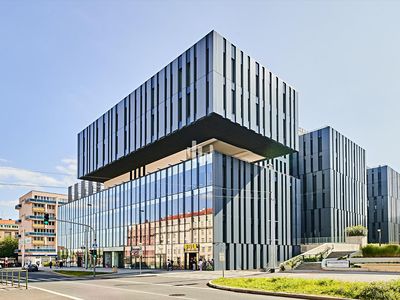 Pronájem kanceláře 350 m²