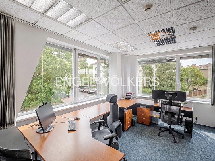 Pronájem komerčního prostoru, 191 m² (2 z 8)