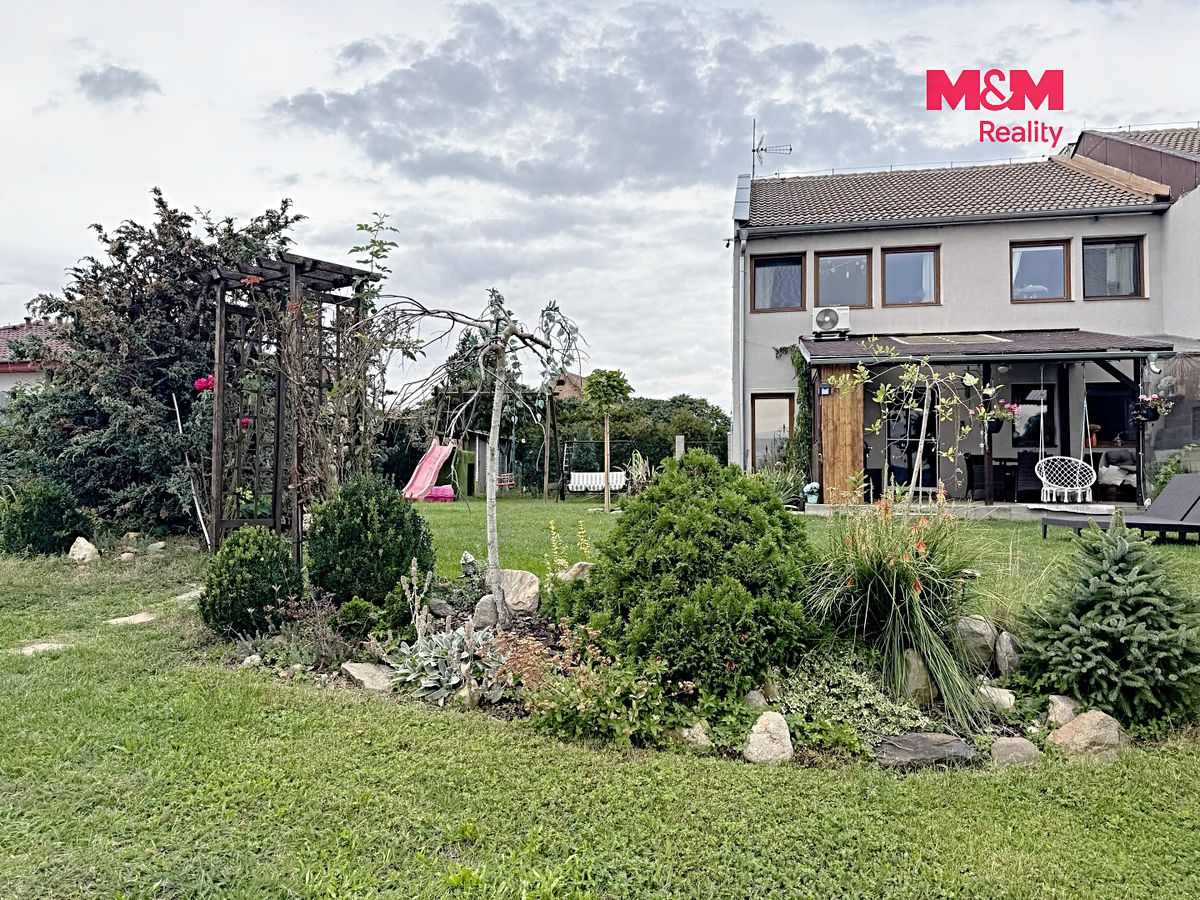 Prodej rodinného domu 218 m², pozemek 930 m² – fotografie 5
