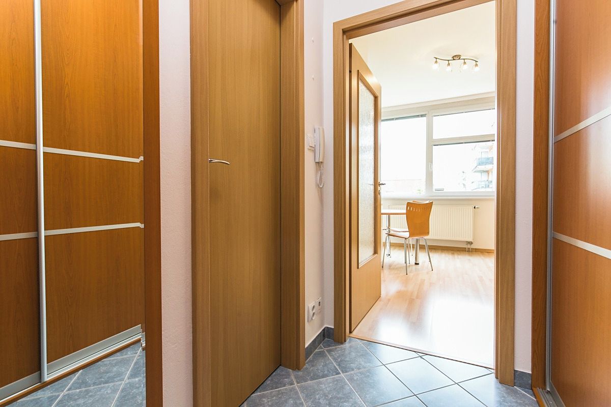 Pronájem bytu 1+kk 36 m² – fotografie 2