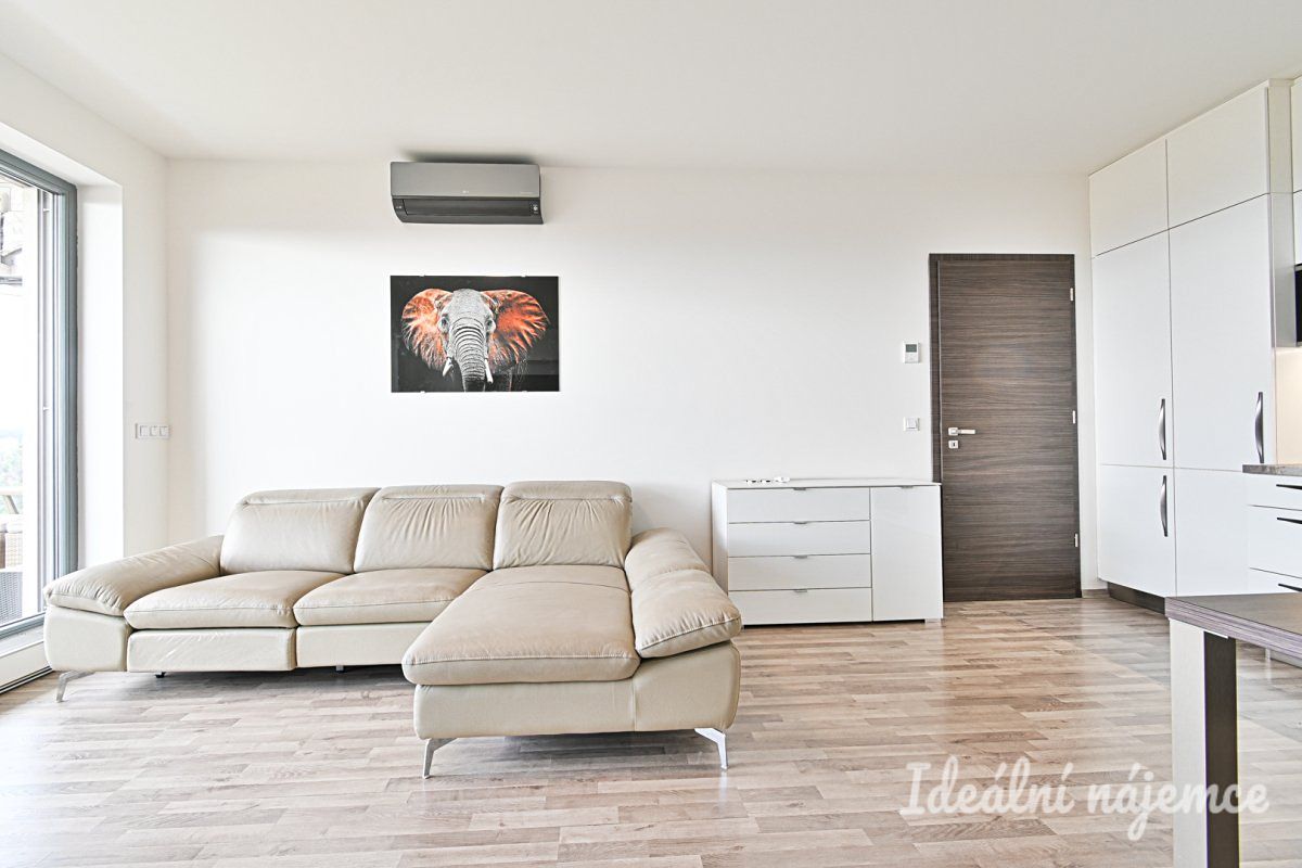 Pronájem bytu 2+kk 60 m² – fotografie 3