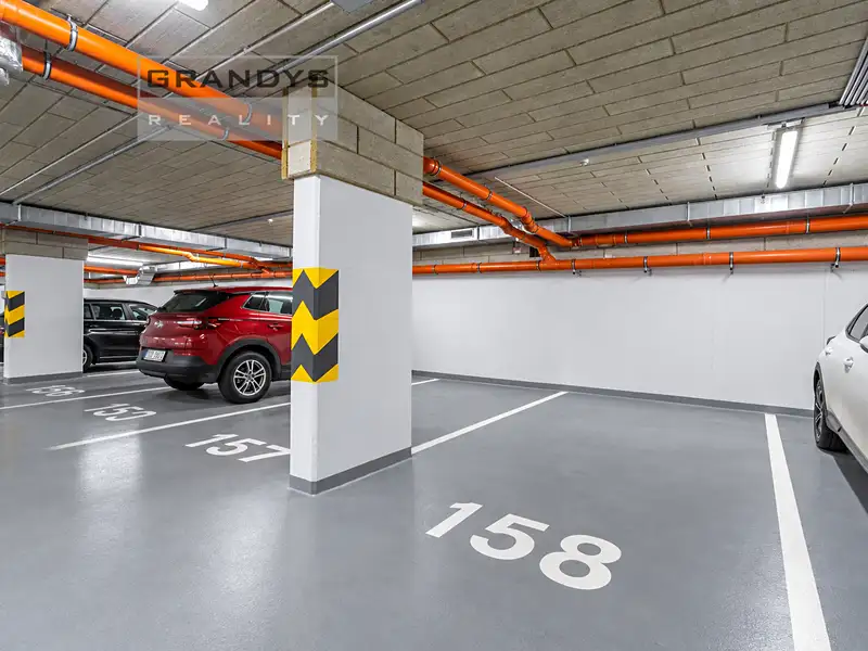 Prodej garážového stání 15 m², Praha – náhled fotky 1