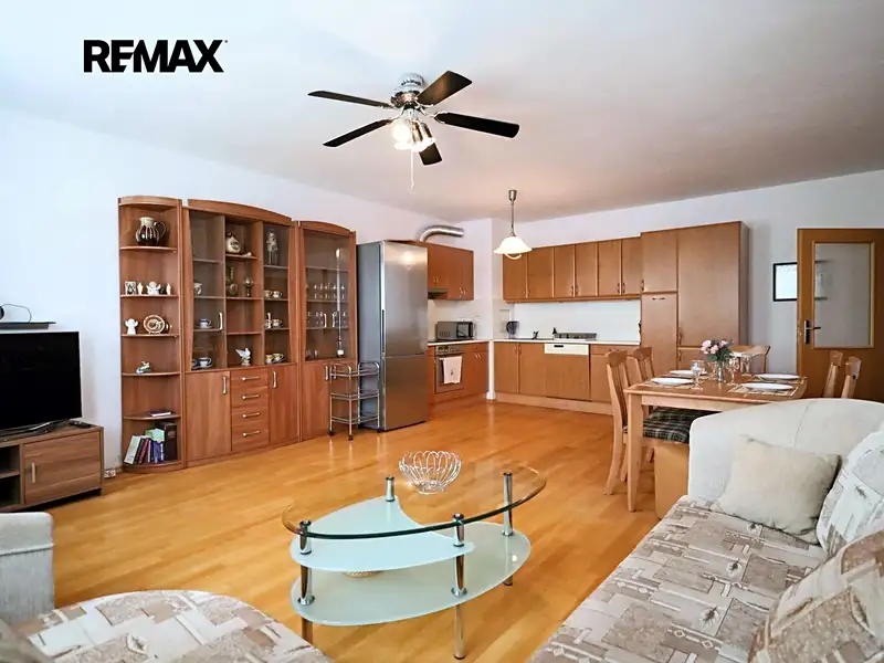 Pronájem bytu 3+kk 76 m², Praha – náhled fotky 1