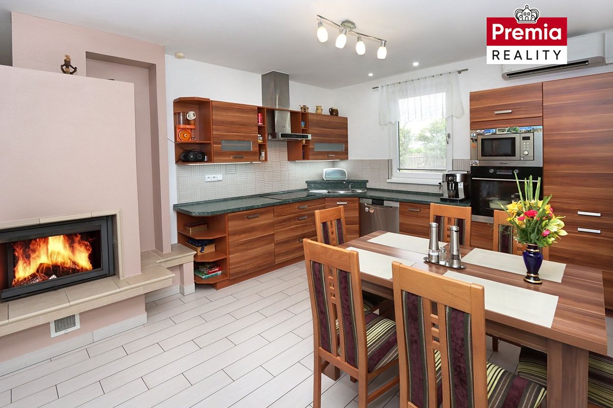 Prodej rodinného domu 140 m², pozemek 843 m² – fotografie 3
