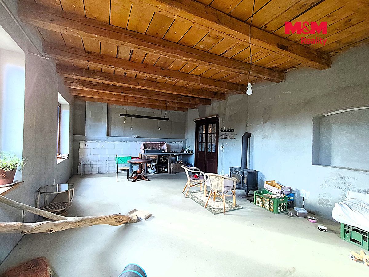 Prodej rodinného domu 197 m², pozemek 1142 m² – fotografie 4