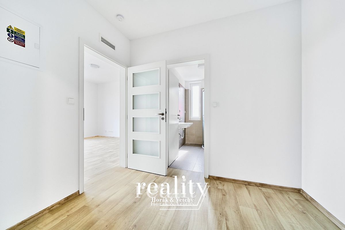 Pronájem bytu 1+kk 35 m² – fotografie 3