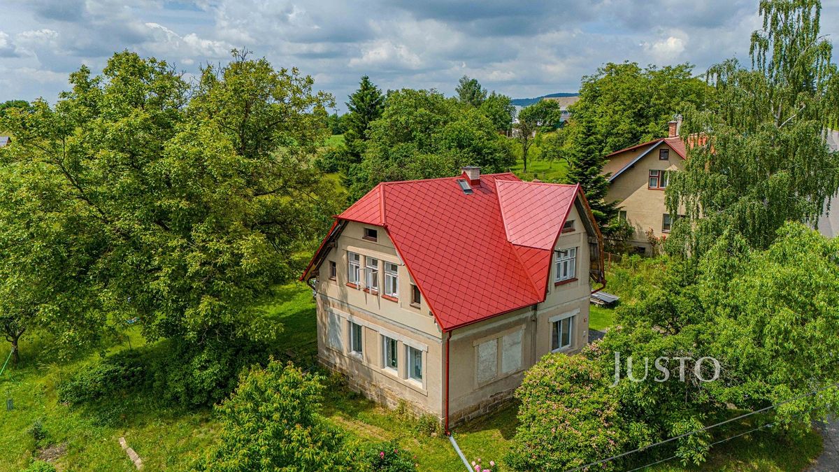 Prodej rodinného domu 180 m², pozemek 1758 m²